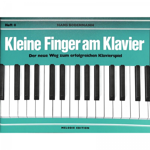 Kleine Finger am Klavier 8
